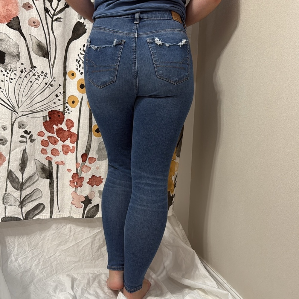 Women’s American Eagle Outfitters Curvy Hi-Rise Jegging Distressed Jean. 4 Short - Picture 3 of 14